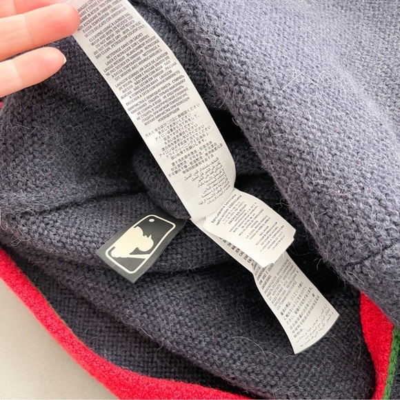 New Gucci NY Yankees MLB Embellished
Gucci Logo Applique CrewneckCardigan - Picture 10 of 13